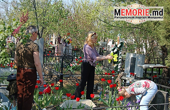 родительский день подготовка на кладбищах Молдовы
